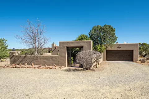 42 Estambre Rd, Santa Fe, NM 87508
