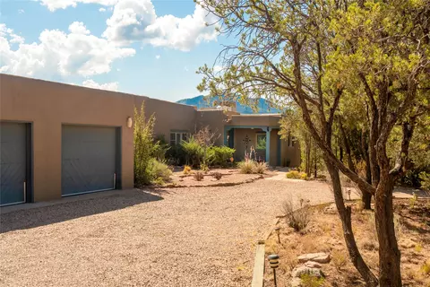 1029 Mansion Ridge Rd, Santa Fe, NM 87501