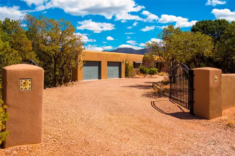 1029 Mansion Ridge Rd, Santa Fe, NM 87501