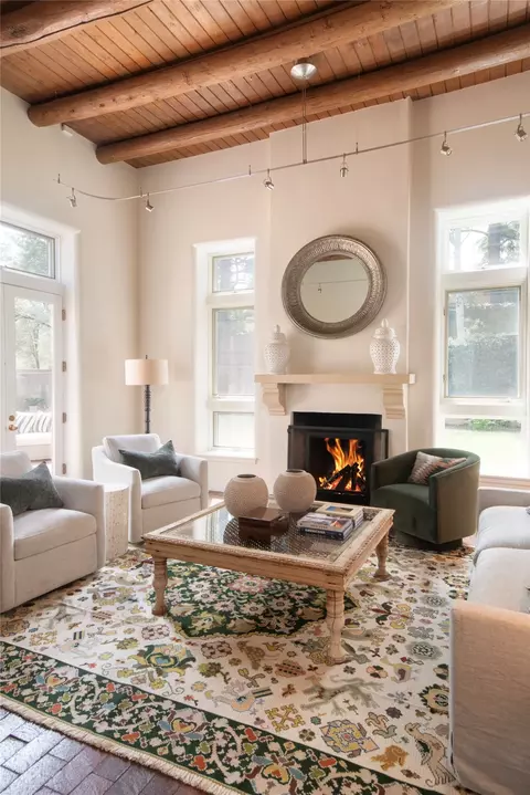 717 Calle Del Resplandor, Santa Fe, NM 87505