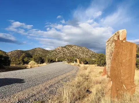 7 W Longview, Santa Fe, NM 87505