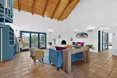 200 Ojo De La Vaca, Santa Fe, NM 87508