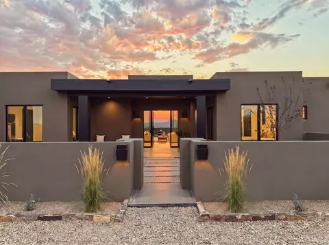 10 Via Pampa, Santa Fe, NM 87506