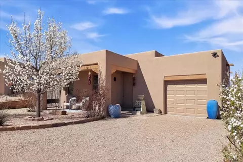 1641 Placita De Luna, Santa Fe, NM 87506