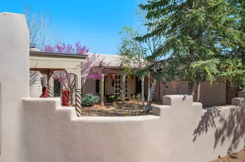 5 Estrella De La Manana, Santa Fe, NM 87508