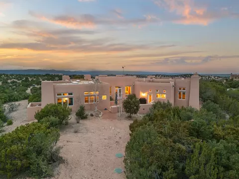 103 Estrellas De Tano # -B, Santa Fe, NM 87506