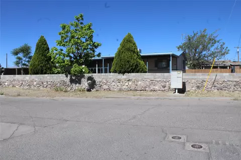 798 W Don Filigonio, Espanola, NM 87532