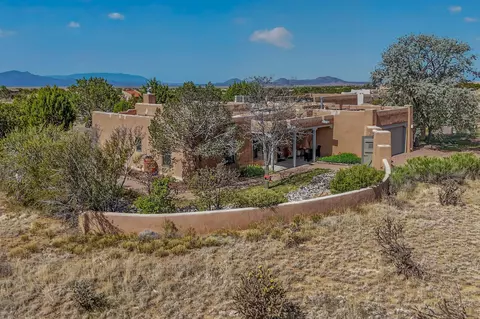85 Herrada Rd, Santa Fe, NM 87508