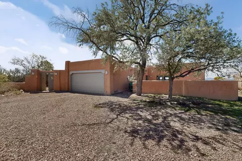 85 Herrada Rd, Santa Fe, NM 87508