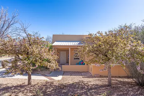 3 Julia Ct, Santa Fe, NM 87508