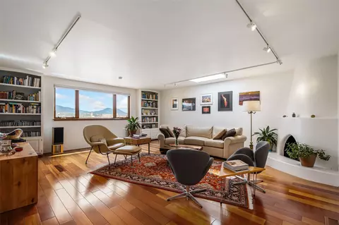 313 Loma Arisco, Santa Fe, NM 87501