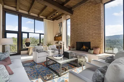 119 Circle Dr, Santa Fe, NM 87501