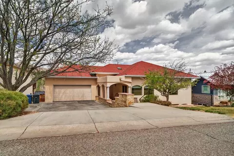 4288 Ridgeway Dr, Los Alamos, NM 87544