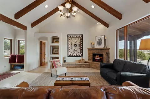37 Old Rd S, Lamy, NM 87540