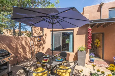 350 12 Calle Loma Norte, Santa Fe, NM 87501