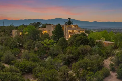 197 Circle Dr, Santa Fe, NM 87501