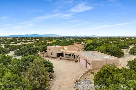 4 Montana Ct, Santa Fe, NM 87508