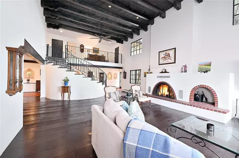 16 Toro, Santa Fe, NM 87508