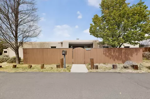 3064 Plaza Blanca, Santa Fe, NM 87507