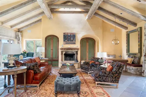 39 Yana Dr, Santa Fe, NM 87506