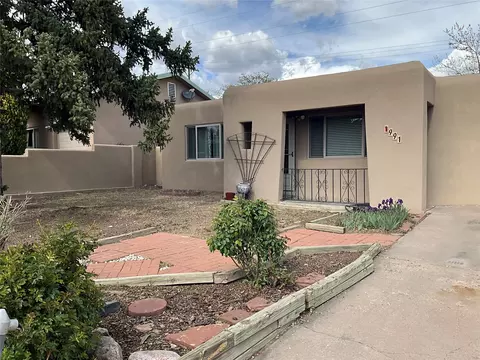 991 Siringo Rondo E, Santa Fe, NM 87507
