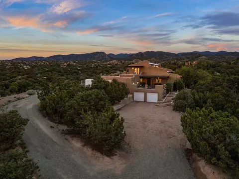 4 Calle Lobo, Santa Fe, NM 87506