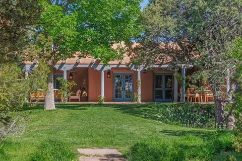23 Media Luna, Santa Fe, NM 87508