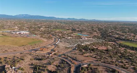 6 Peregrine Ct, Santa Fe, NM 87506