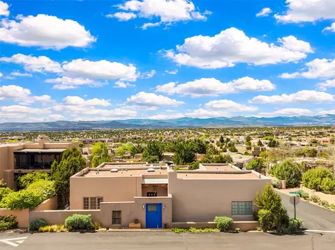 59 E Via Plaza Nueva, Santa Fe, NM 87507