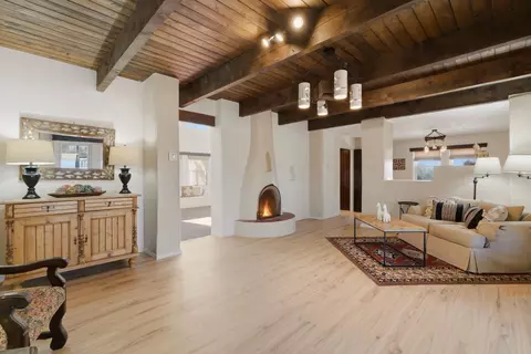 20 Avenida Del Monte Alto, Santa Fe, NM 87508