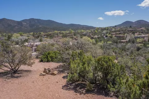 569 Vista De La Ciudad, Santa Fe, NM 87501