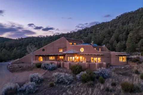 98 La Barbaria Trl, Santa Fe, NM 87505