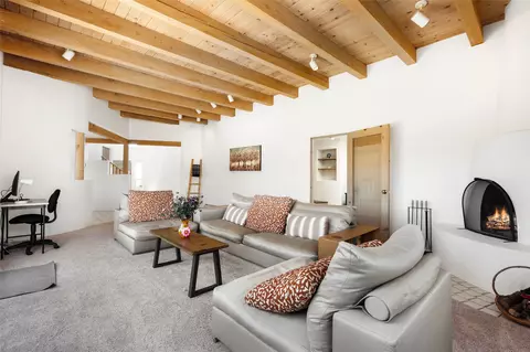 219 La Marta Ct, Santa Fe, NM 87501