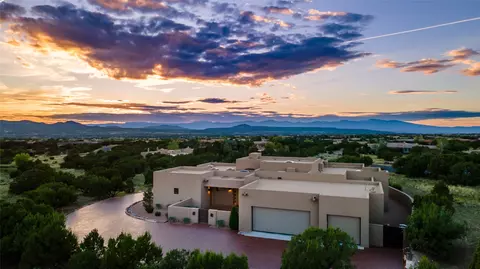 4 Penasco Cir, Santa Fe, NM 87506