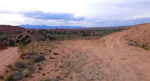 54 El Potrero Rd, Chimayo, NM 87522