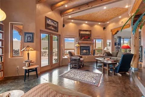 3 Avenida De Mercedes, Santa Fe, NM 87506