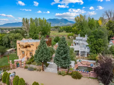 939 Kit Carson Rd, Taos, NM 87571