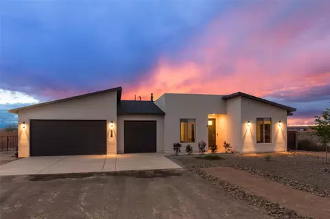 609 2nd St NE, Rio Rancho, NM 87124