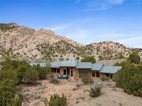 19 Tanager, Dixon, NM 87527