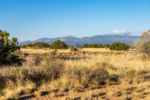64 Chisholm Trl, Santa Fe, NM 87506
