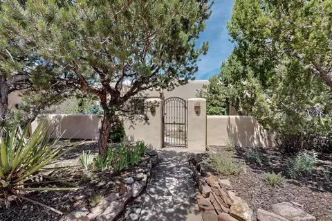 43 Blue Jay Dr, Santa Fe, NM 87506