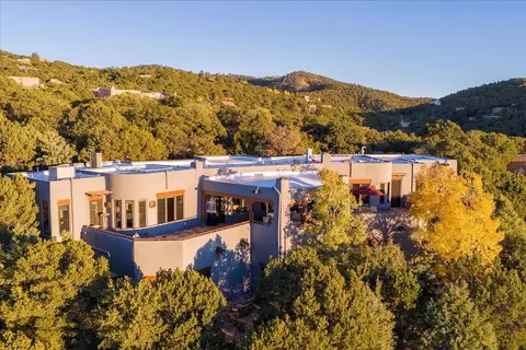 2160 Paseo Iglesias, Santa Fe, NM 87501