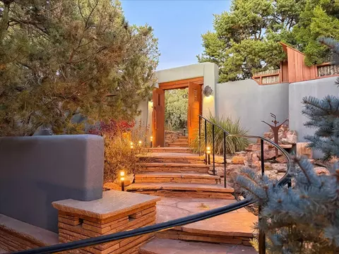 2160 Paseo Iglesias, Santa Fe, NM 87501