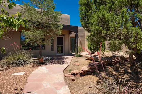 7 Azulejo Ct W, Santa Fe, NM 87508