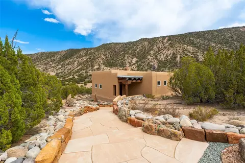 15 Casita Dr, Ojo Caliente, NM 87549