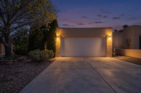 3028 Sandia Cir, Santa Fe, NM 87507