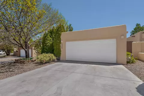 3028 Sandia Cir, Santa Fe, NM 87507