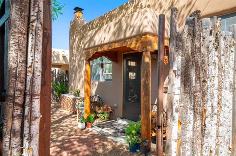 947 Lopez #2, Santa Fe, NM 87501