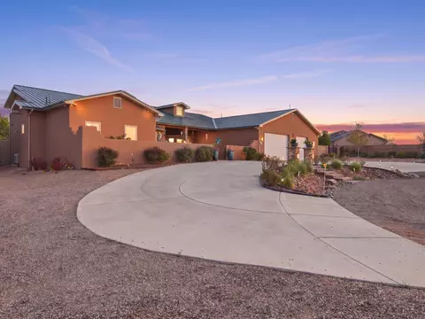 15 W Serena Ln, Santa Fe, NM 87508
