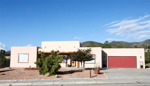 2551 35th St, Los Alamos, NM 87544